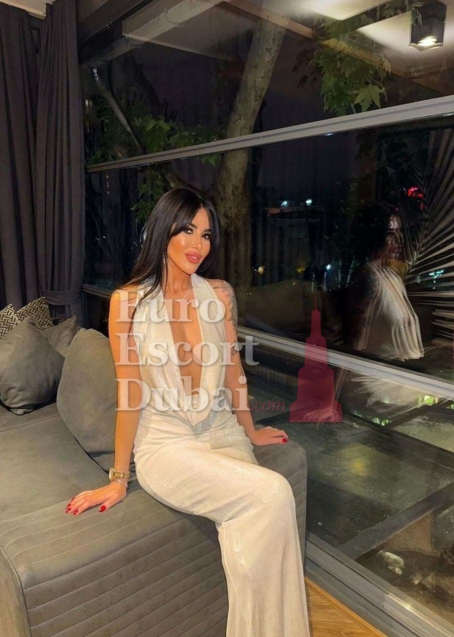 Bethany, 27, escort in Ajman — 167 cm, blonde hair (photo 8 of 10)