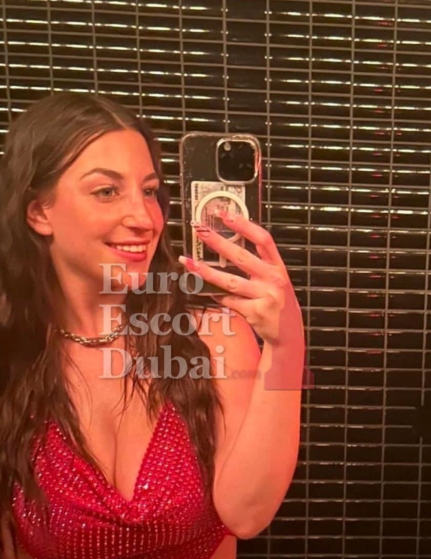 Defne, 23, escort in Dubai — brown hair, 166 cm (photo 1 of 6)