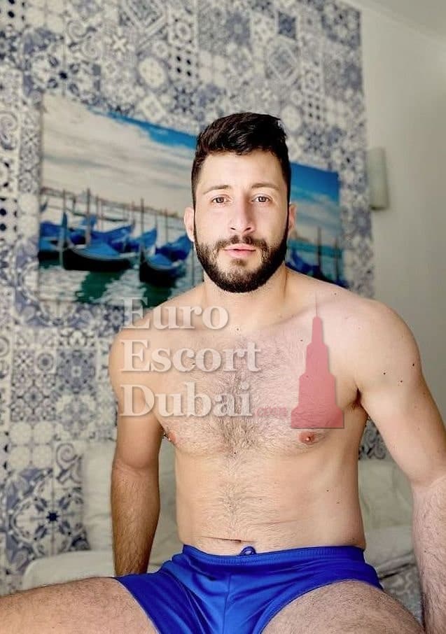 Wei, 31, escort in Dubai — 193 cm, black hair (photo 8 of 13)