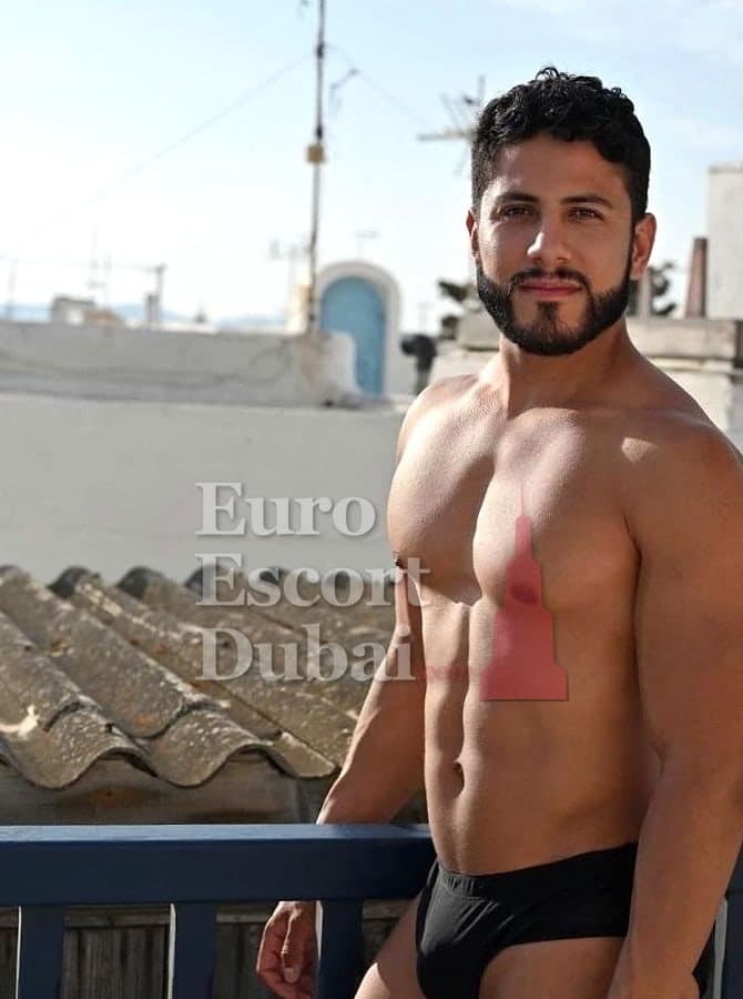 Mateo, 30, escort in Abu Dhabi — 173 cm, black hair (photo 2 of 13)