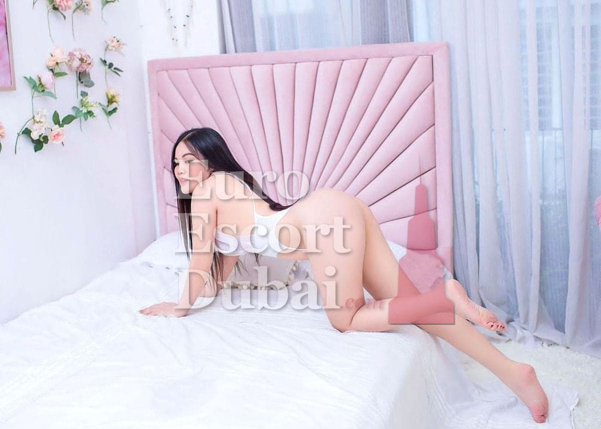 Jiwoo, 26, escort in Dubai — black hair, 165 cm (photo 1 of 8)