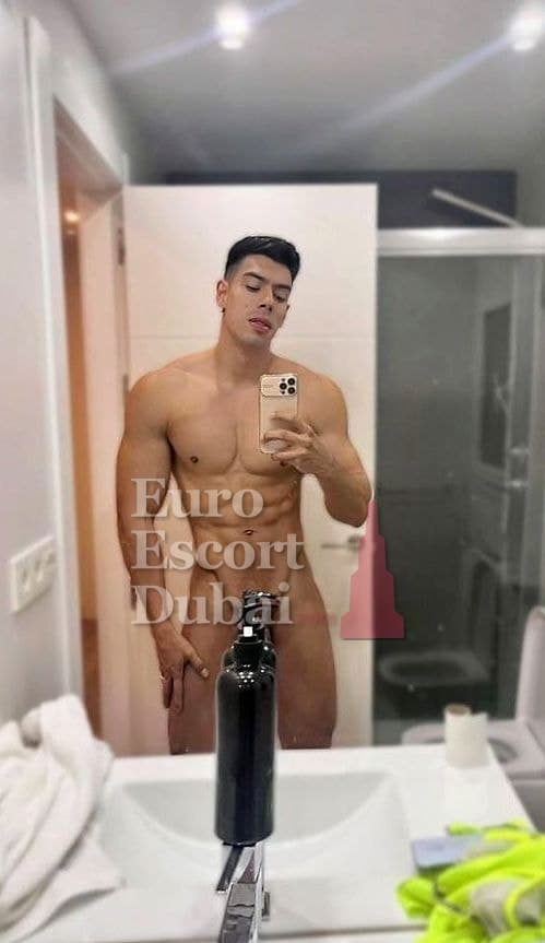 Oleg, 28, escort in Dubai — black hair, 185 cm (photo 3 of 13)