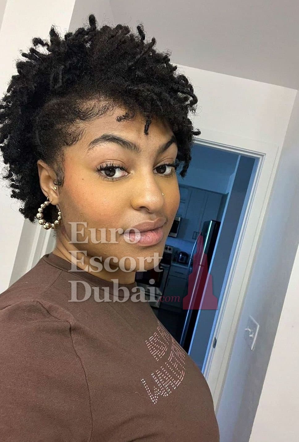 Zola, 26, escort in Dubai — black hair, French (photo 4 of 6)