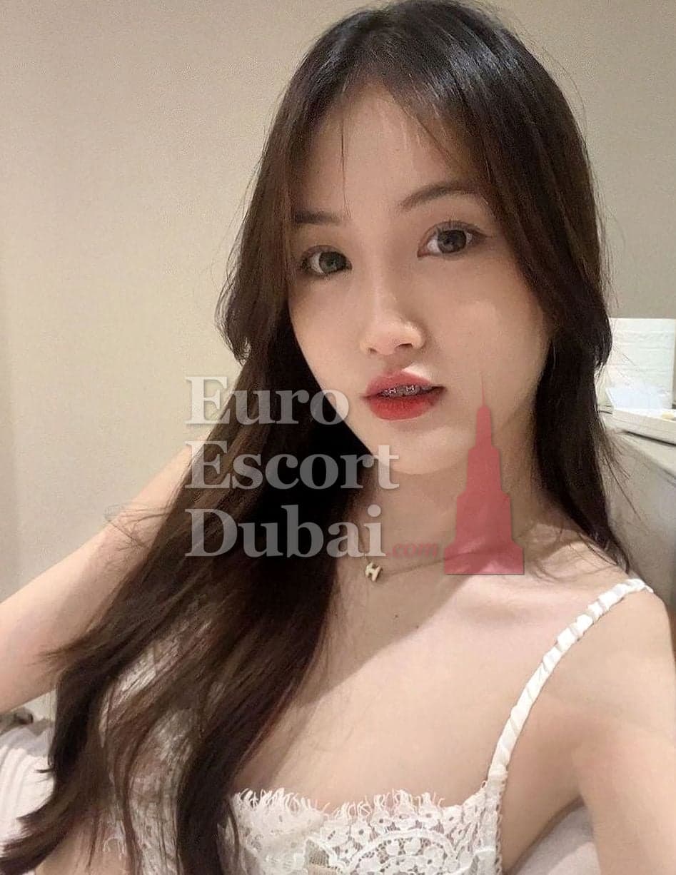 Linh, 23, escort in Al Ain — Indonesian, 157 cm (photo 8 of 9)
