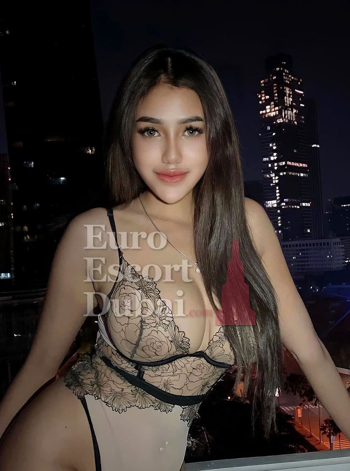 Chau, 28, escort in Abu Dhabi — black hair, 168 cm (photo 1 of 5)