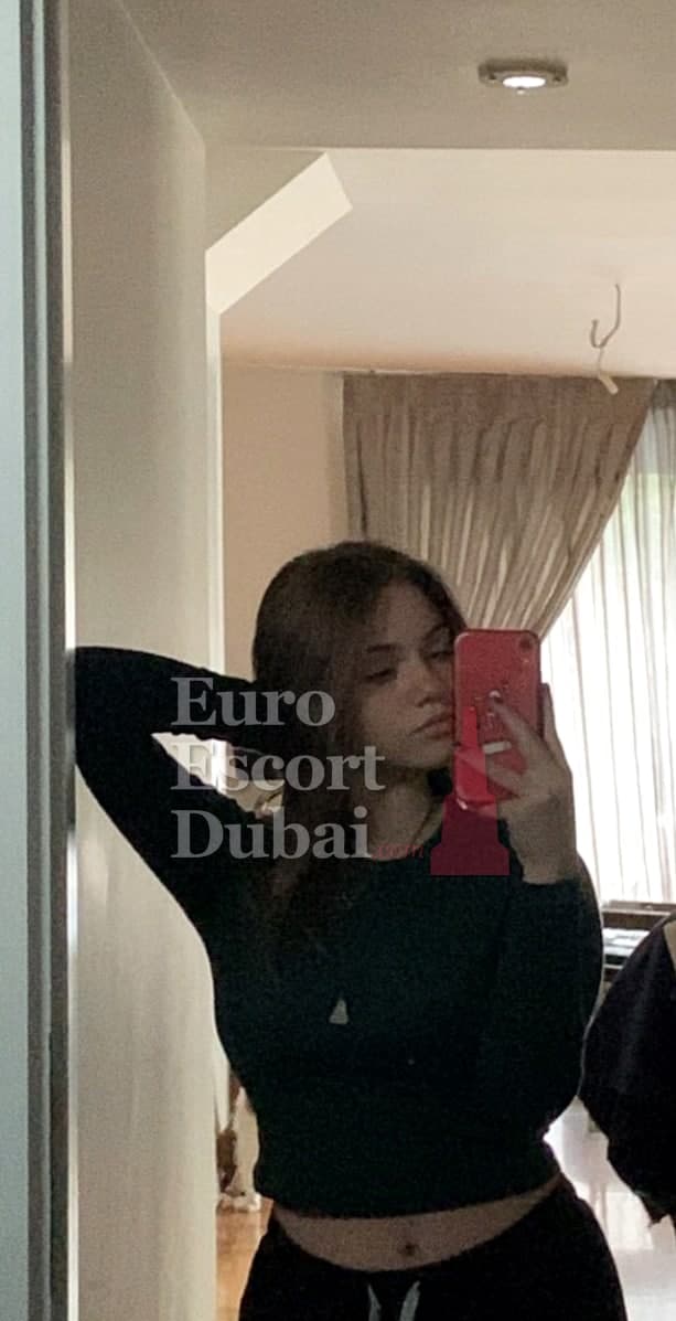 Divine, 27, escort in Dubai — brown hair, Thai (photo 4 of 4)
