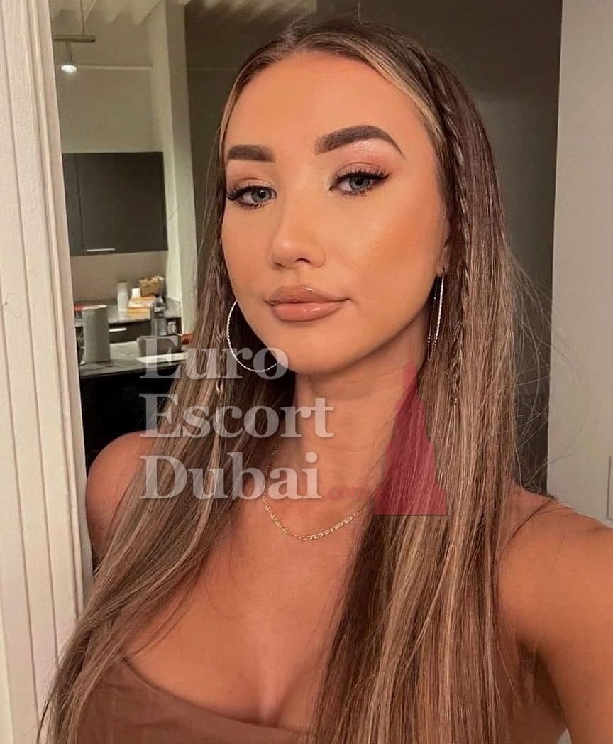 Paris, 26, escort in Abu Dhabi — 167 cm, blonde hair (photo 9 of 10)