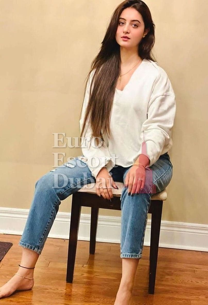 Heena, 27, escort in Dubai — 165 cm, black hair (photo 3 of 6)