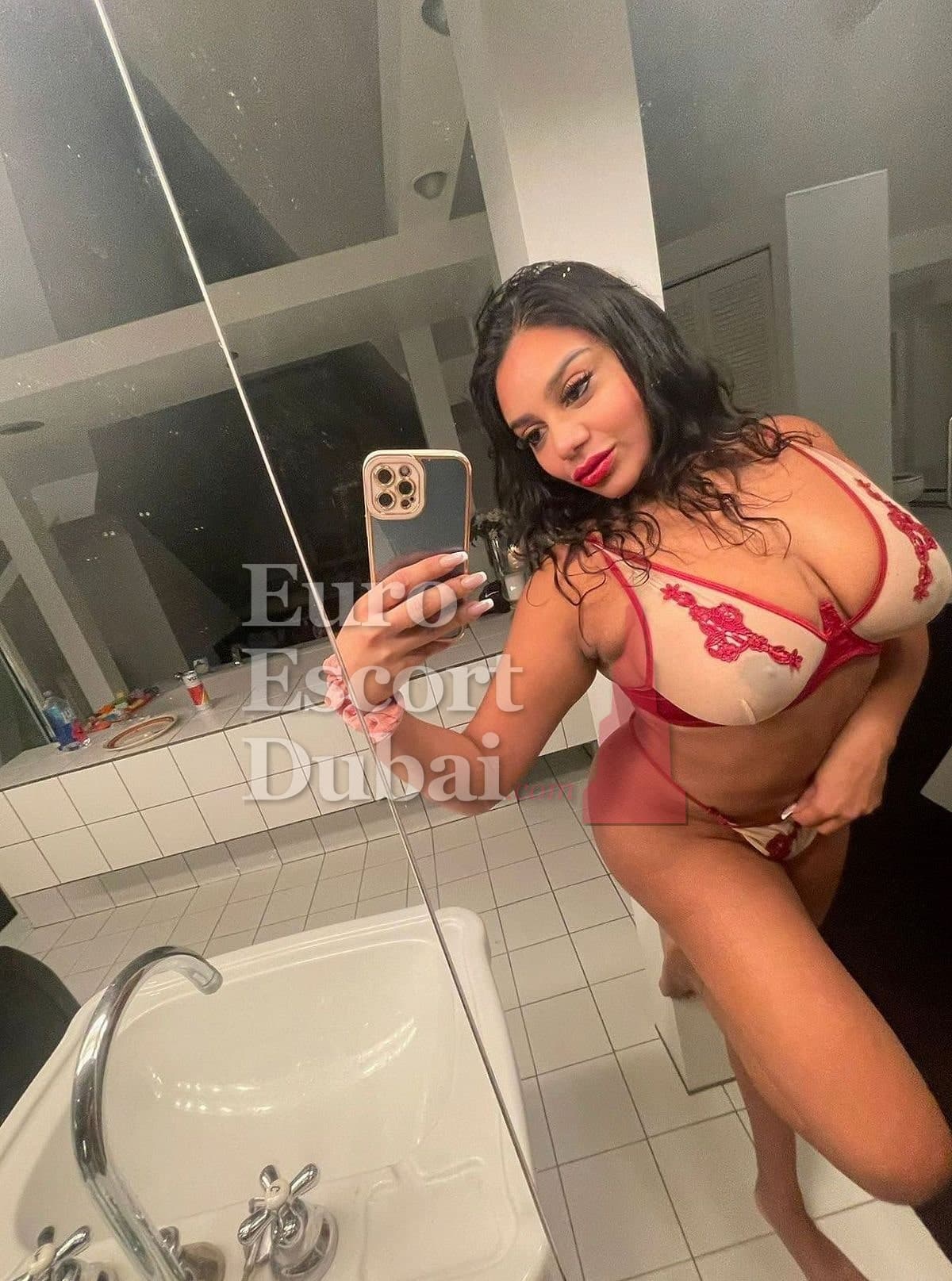Ghalia, 29, escort in Dubai — black hair, 175 cm (photo 1 of 6)