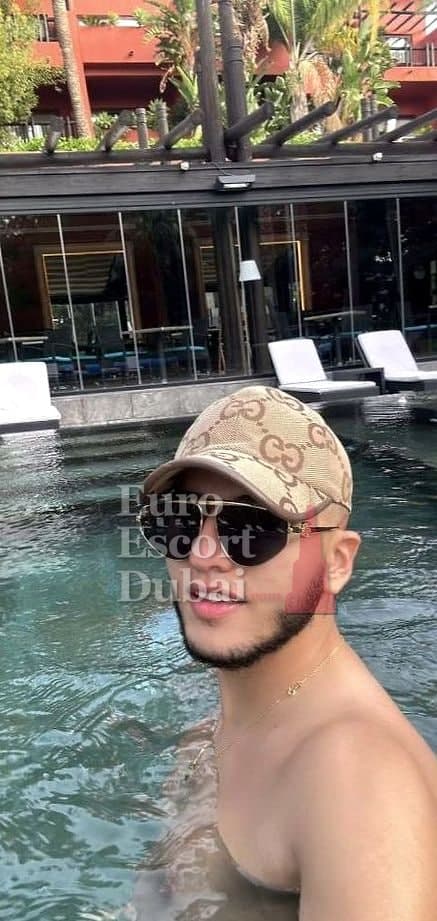 Gustavo, 22, escort in Sharjah — 180 cm, black hair (photo 8 of 10)