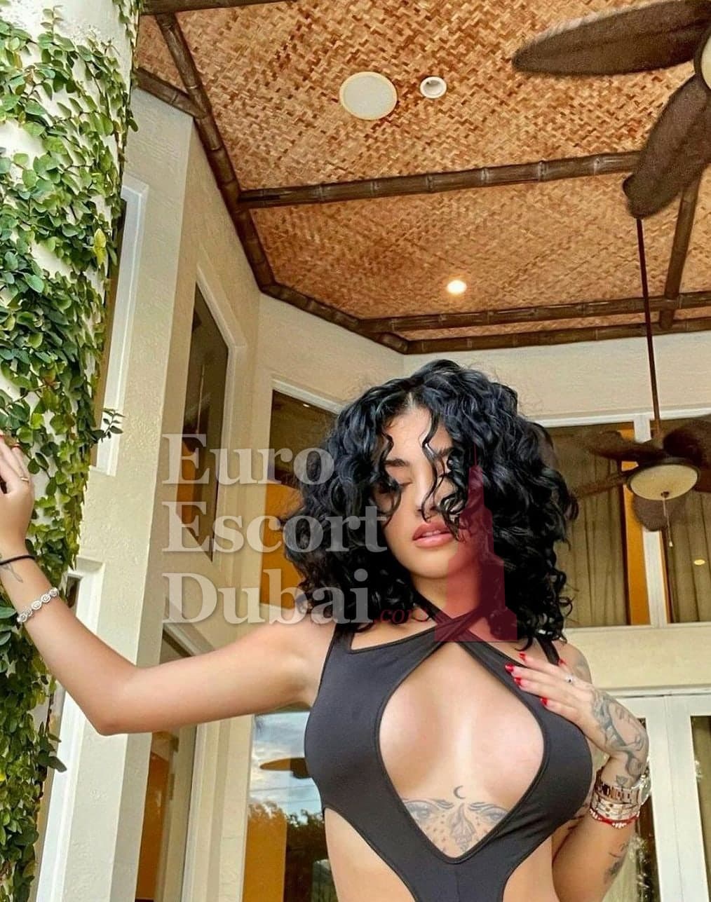 Mathilde, 31, escort in Sharjah — Belgian, 183 cm (photo 5 of 5)