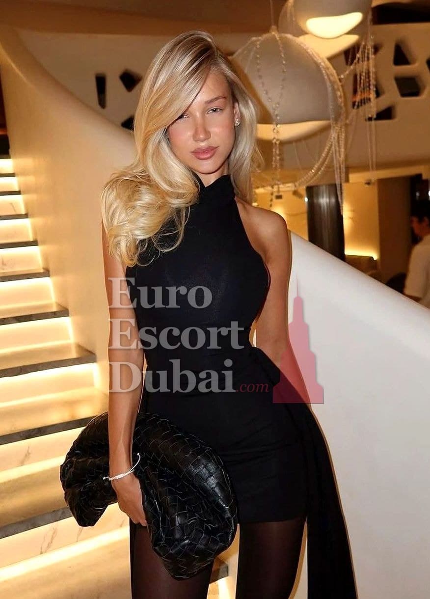 Buse, 24, escort in Dubai — blonde hair, 169 cm (photo 7 of 8)