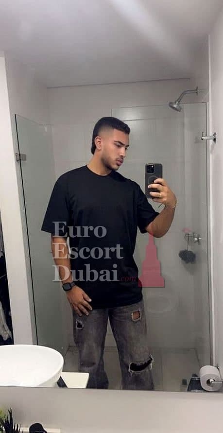 Eduardo, 21, escort in Abu Dhabi — 185 cm, black hair (photo 6 of 10)