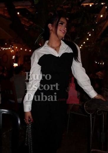 Valeska, 24, escort in Dubai — brown hair, Colombian (photo 7 of 13)