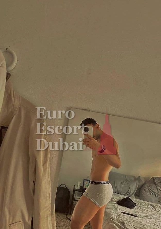 Takeshi, 25, escort in Dubai — black hair, 185 cm (photo 7 of 7)