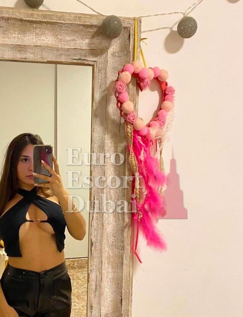 Ela, 23, escort in Dubai — Turkish, 162 cm (photo 5 of 5)