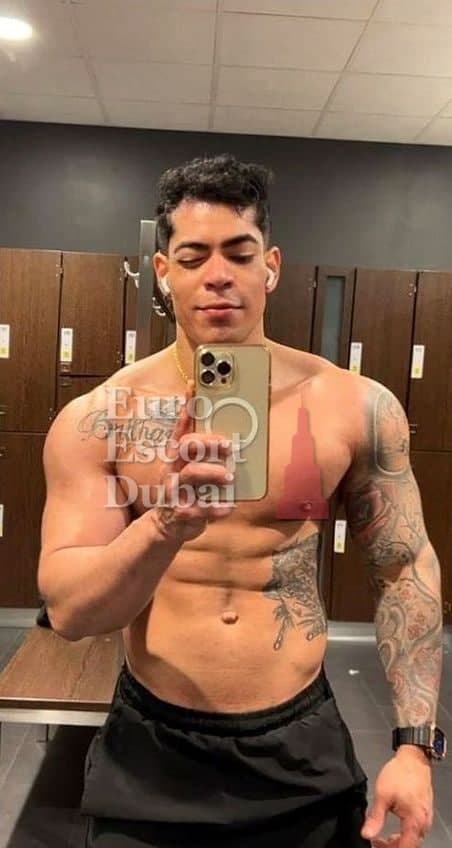 Javier, 26, escort in Abu Dhabi — 178 cm, black hair (photo 4 of 13)