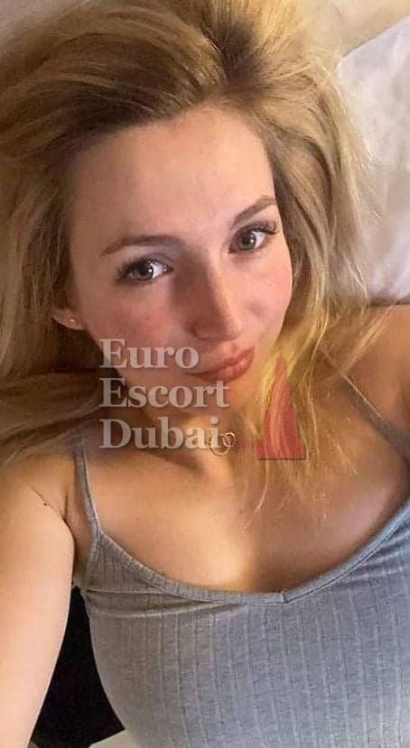 Annalise, 27, escort in Abu Dhabi — blonde hair, Belgian (photo 4 of 4)