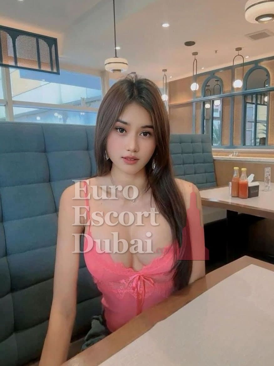 Yuni, 27, escort in Dubai — brown hair, 167 cm (photo 3 of 8)