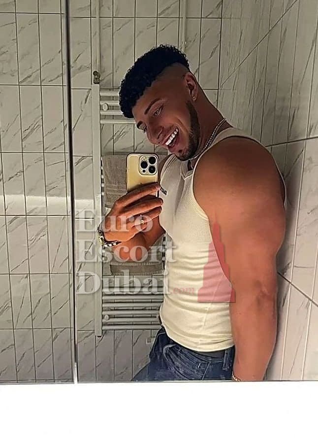 Mustafa, 28, escort in Dubai — 185 cm, black hair (photo 4 of 13)