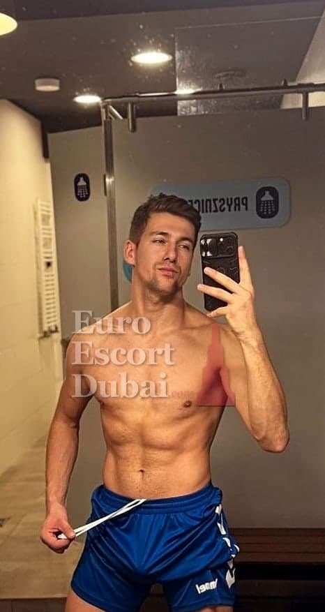 Brandon, 26, escort in Dubai — brown hair, 178 cm (photo 1 of 13)
