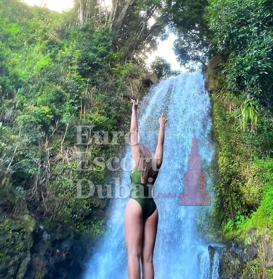 Gabriella, 26, escort in Dubai — 165 cm, black hair (photo 2 of 10)