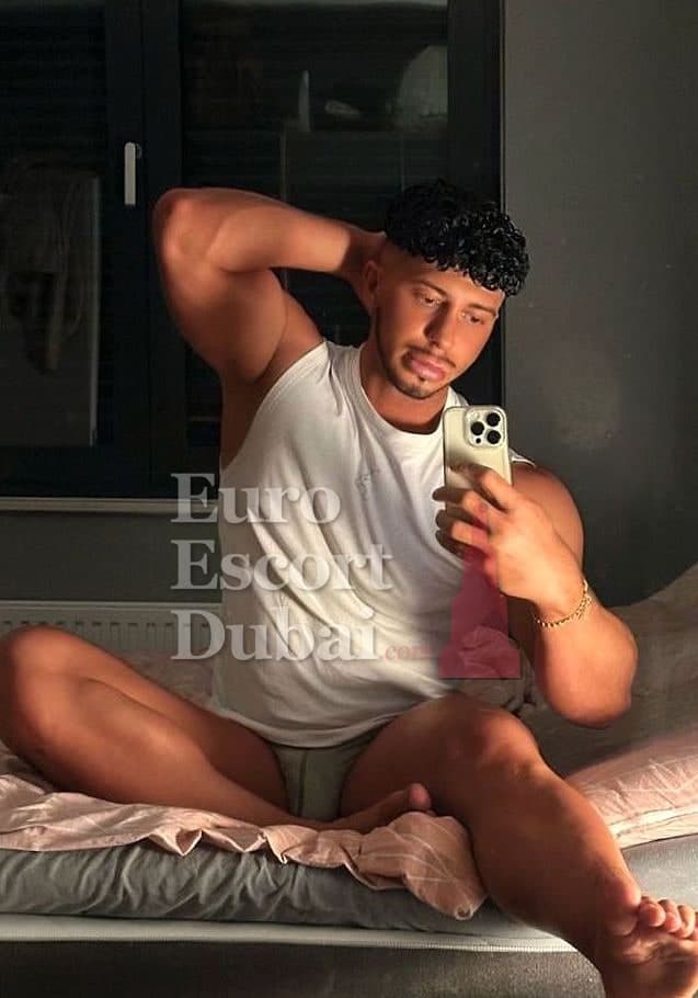 Mustafa, 28, escort in Dubai — 185 cm, black hair (photo 8 of 13)