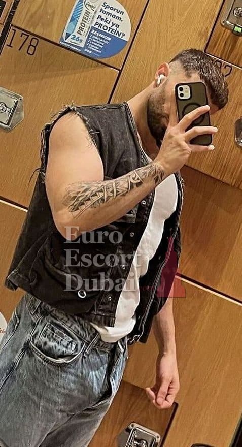 Hunter, 25, escort in Dubai — 178 cm, black hair (photo 6 of 6)