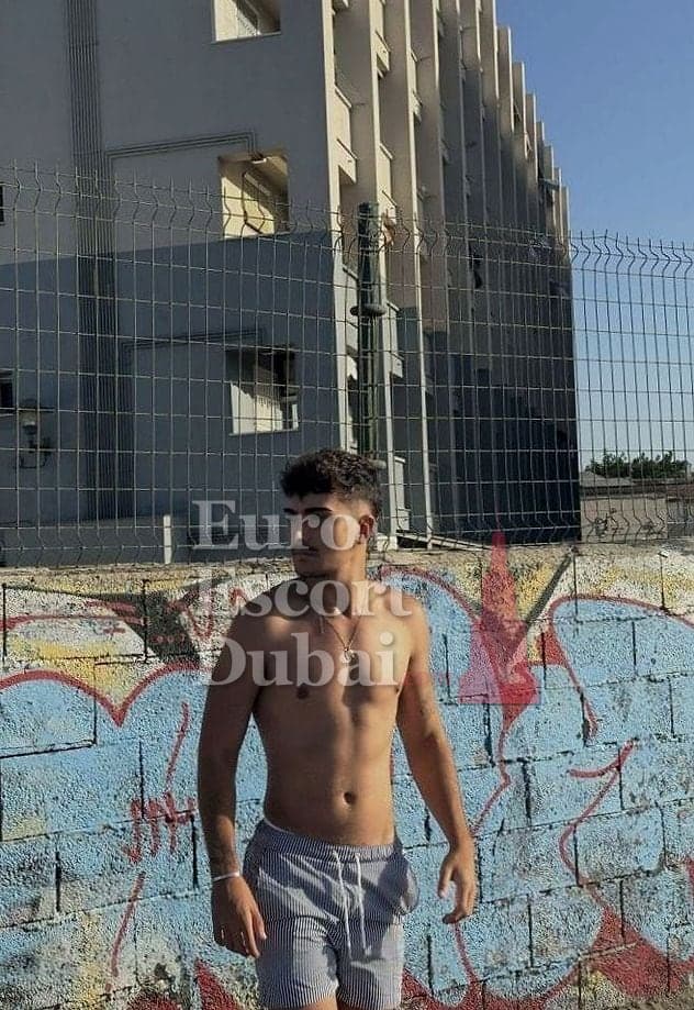 Waleed, 23, escort in Dubai — 175 cm, brown hair (photo 4 of 13)