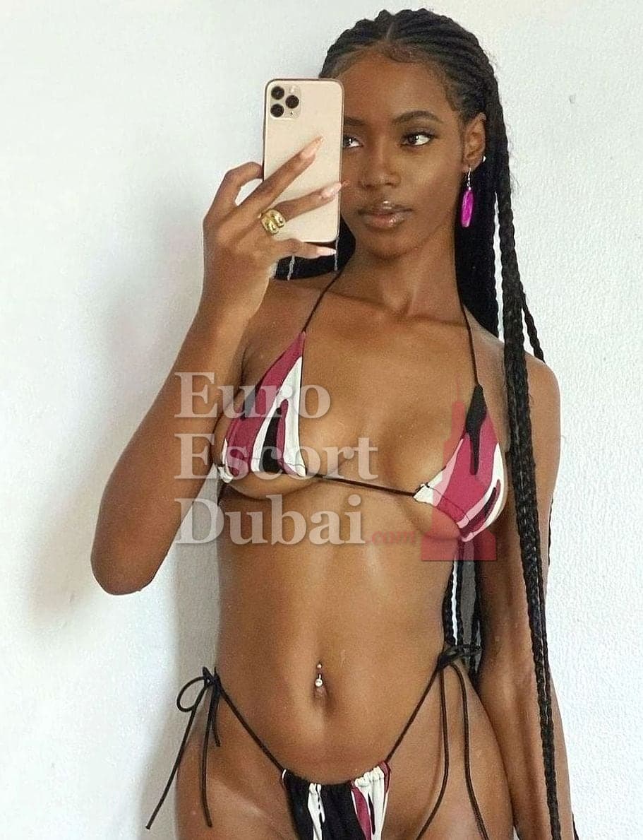 Nyambura, 27, escort in Ajman — 175 cm, black hair (photo 4 of 5)