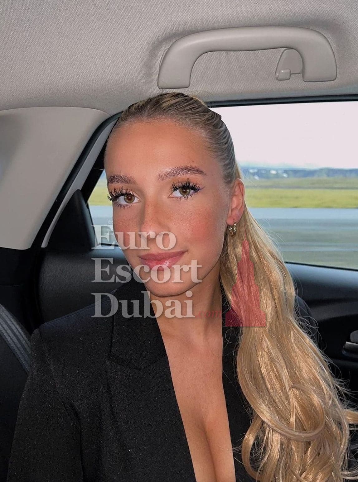 Elina, 30, escort in Dubai — blonde hair, 160 cm (photo 5 of 6)