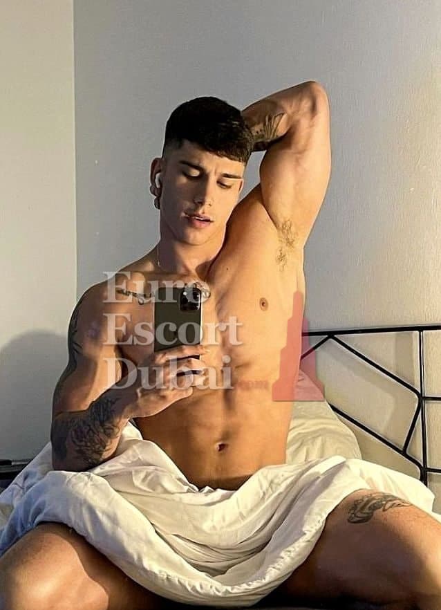 Pablo, 27, escort in Abu Dhabi — black hair, 178 cm (photo 3 of 5)