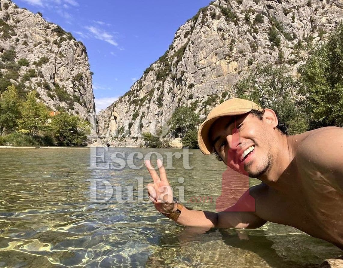 Daniyar, 29, escort in Dubai — black hair, 160 cm (photo 7 of 9)