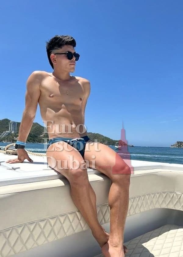 Diego, 26, escort in Sharjah — brown hair, 173 cm (photo 7 of 13)