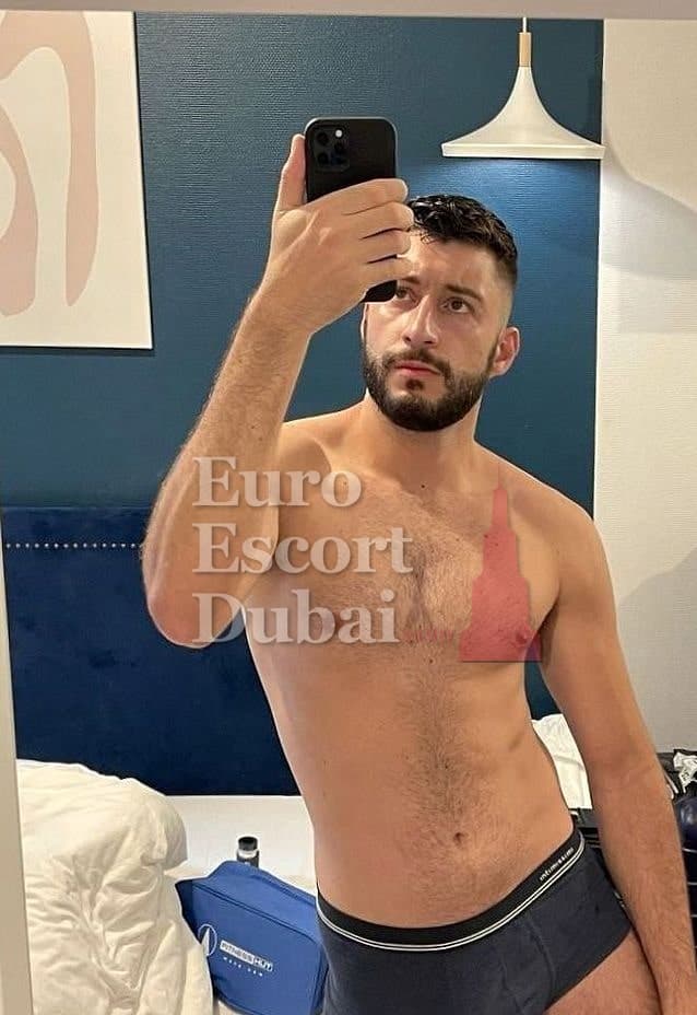 Wei, 31, escort in Dubai — black hair, 193 cm (photo 9 of 13)