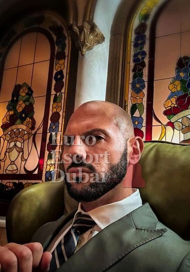 Zane, 38, escort in Dubai — 178 cm, black hair (photo 10 of 11)