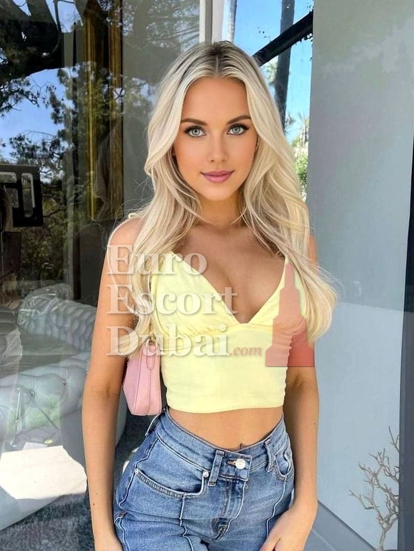 Lindsay, 32, escort in Abu Dhabi — 169 cm, blonde hair (photo 2 of 7)
