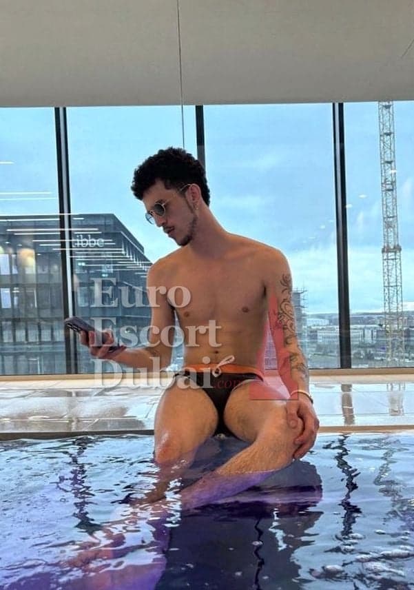 Amir, 25, escort in Dubai — black hair, 180 cm (photo 3 of 13)
