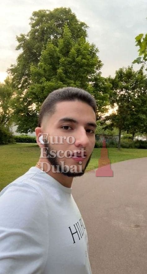 Gustavo, 22, escort in Sharjah — 180 cm, black hair (photo 10 of 10)