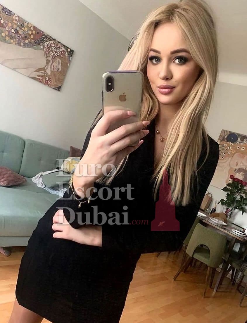 Zeynep, 23, escort in Sharjah — blonde hair, Turkish (photo 4 of 6)