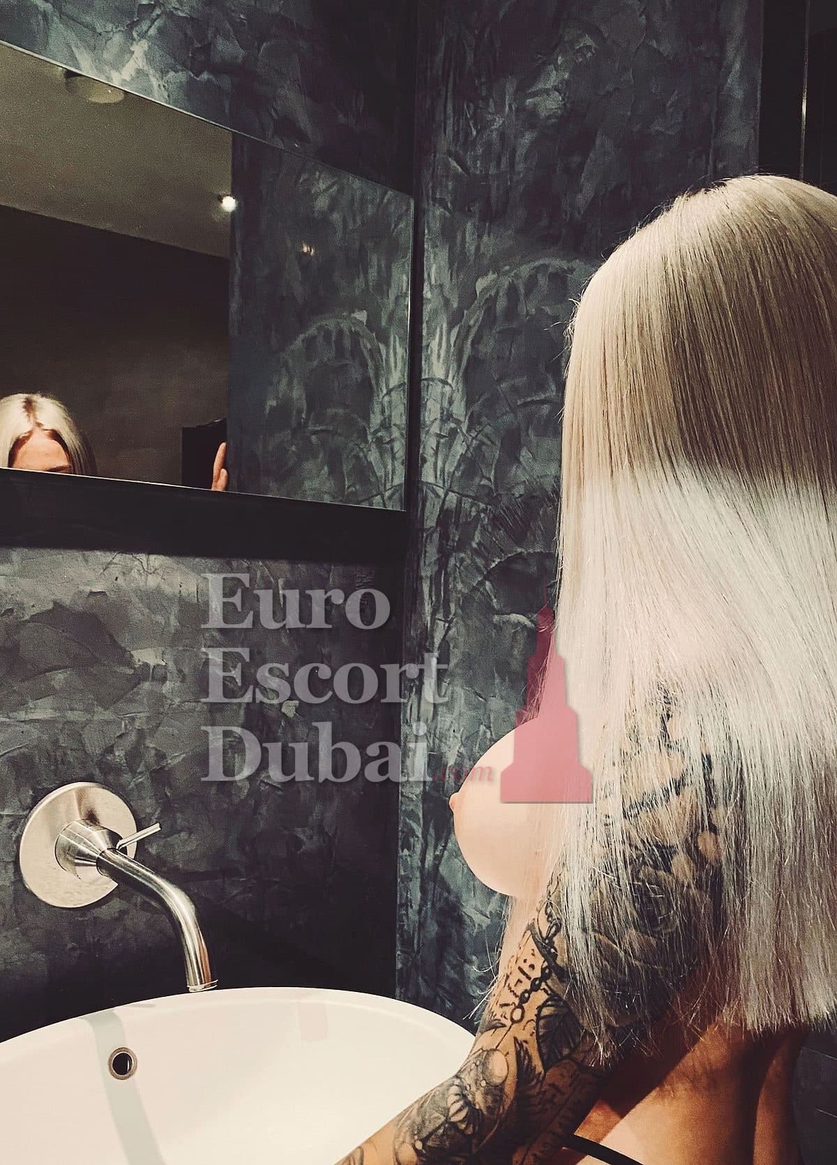 Isa, 26, escort in Dubai — 170 cm, blonde hair (photo 6 of 6)
