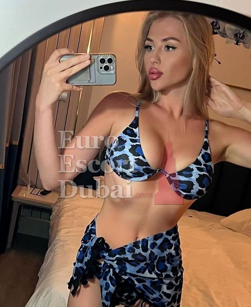 Maelle, 23, escort in Dubai — 170 cm, blonde hair (photo 6 of 10)