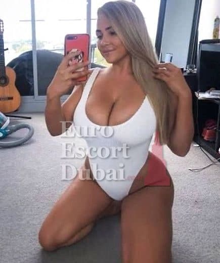 Natalie Moon, 22, escort in Dubai — blonde hair, 158 cm (photo 7 of 8)