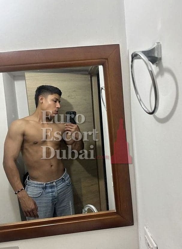 Ricardo, 25, escort in Sharjah — black hair, 180 cm (photo 7 of 7)