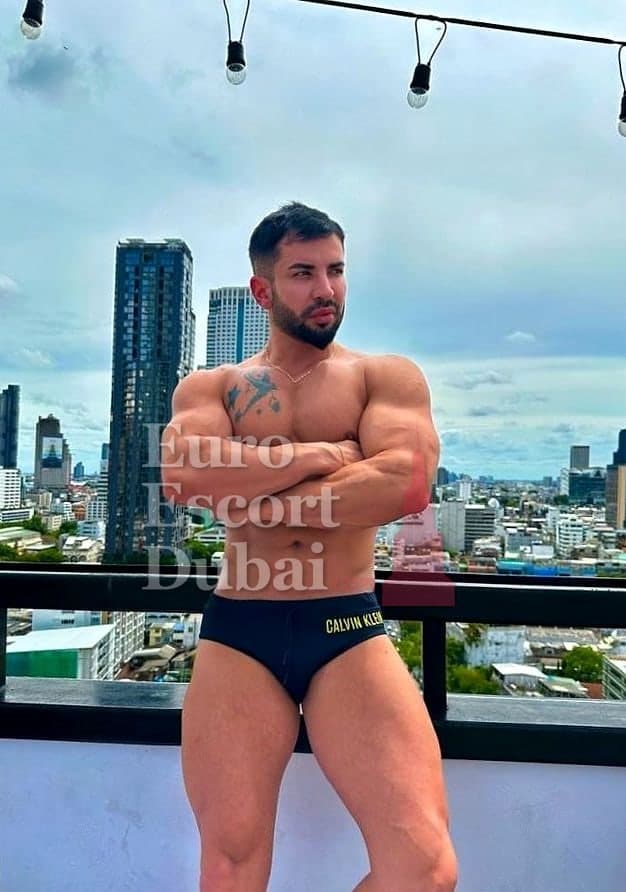 Damian, 30, escort in Dubai — black hair, 175 cm (photo 11 of 13)
