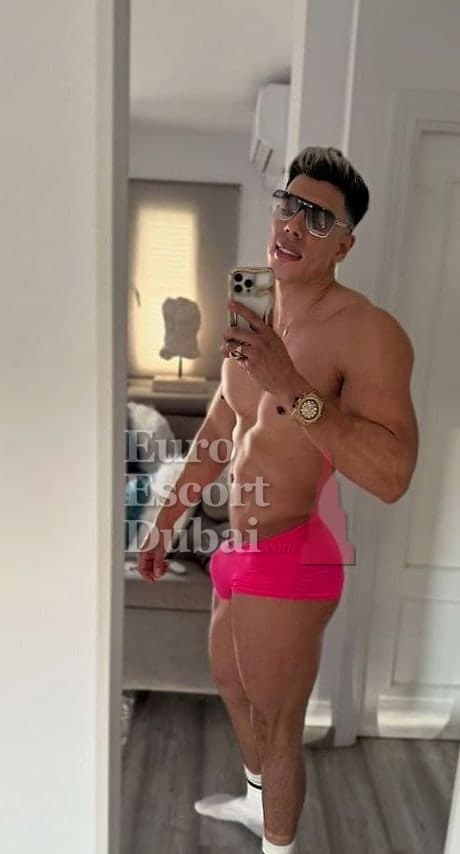 Oleg, 28, escort in Dubai — black hair, 185 cm (photo 9 of 13)
