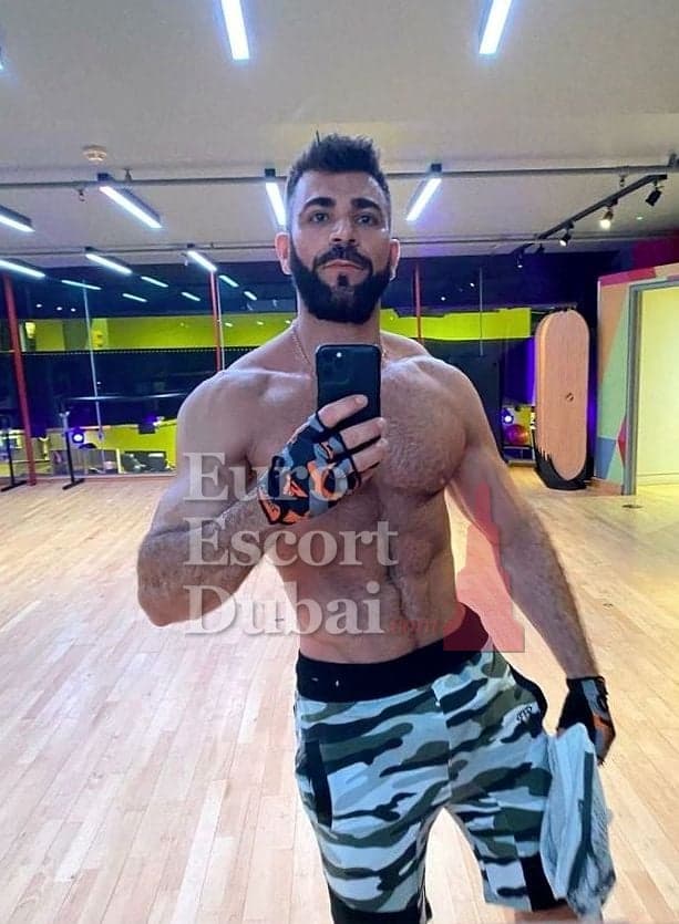 Thiago, 36, escort in Sharjah — 180 cm, black hair (photo 10 of 13)