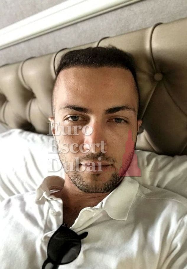 Finn, 25, escort in Dubai — brown hair, 188 cm (photo 7 of 12)