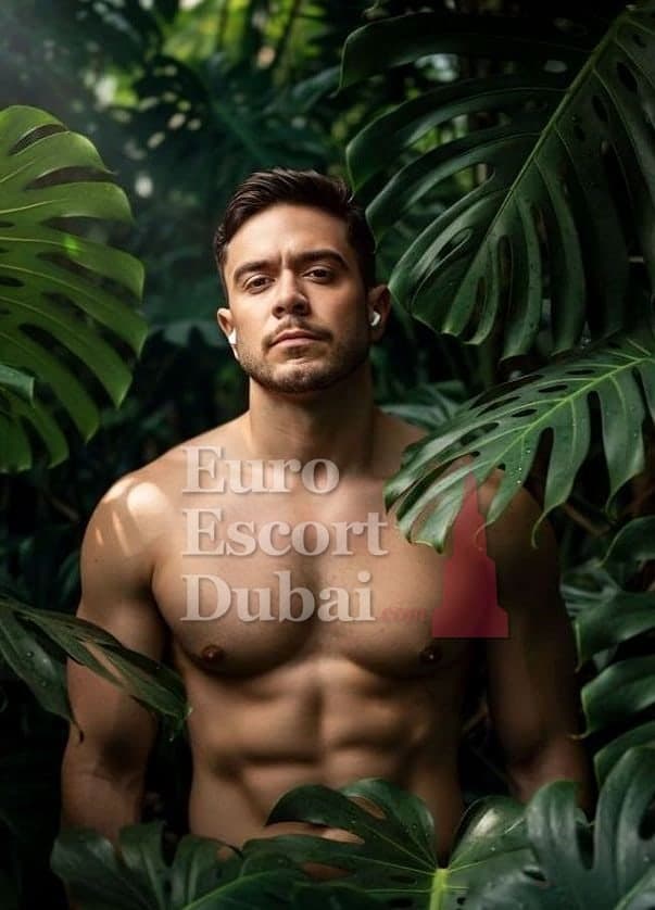 Ahmed, 28, escort in Dubai — black hair, 178 cm (photo 7 of 13)