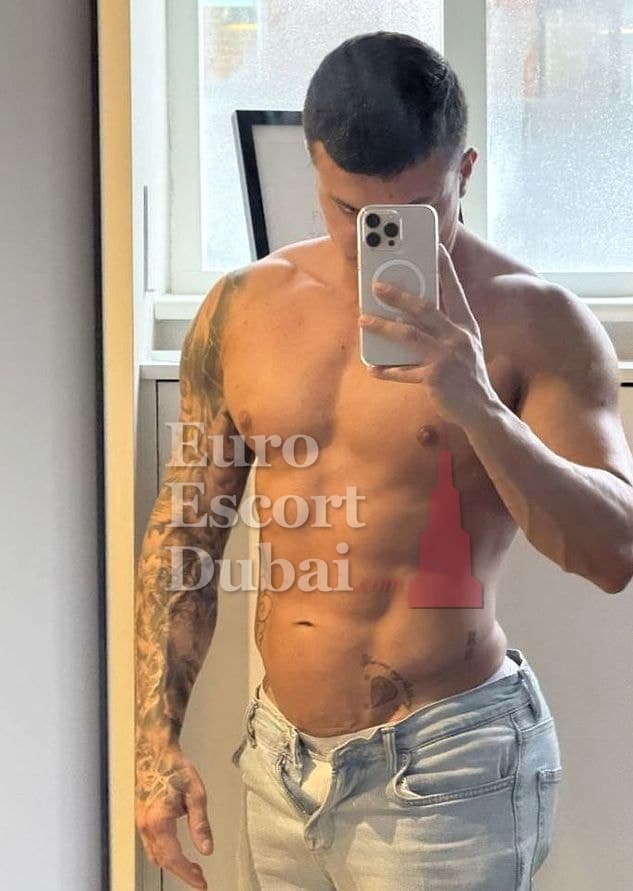 Ruslan, 26, escort in Dubai — black hair, 173 cm (photo 1 of 13)